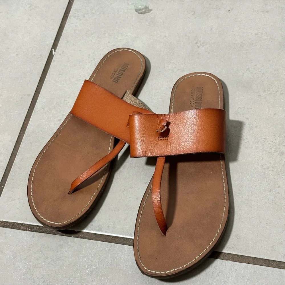 Mossimo Supply Co Women T-Strap‎ Brown Leather Sandals size 6